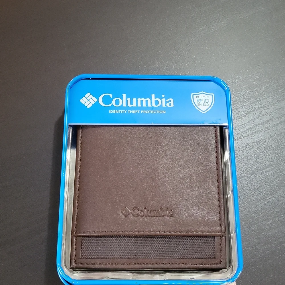 Columbia Wallet